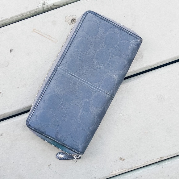 Authentic Coach wallet. - Picture 2 of 4